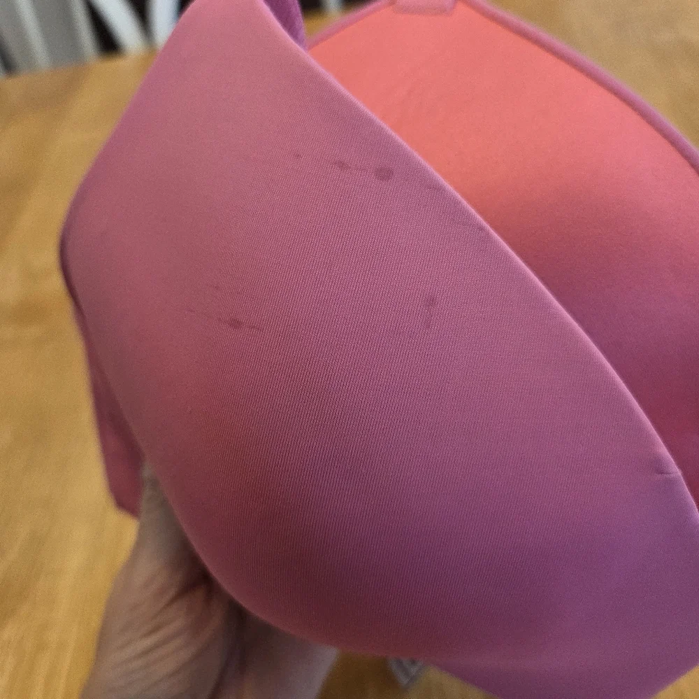 Victoria's Secret T shirt Lightly lined wireless pink bra 34DD